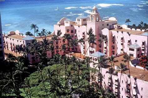 Waikiki's 'Pink Palace' to lose some color