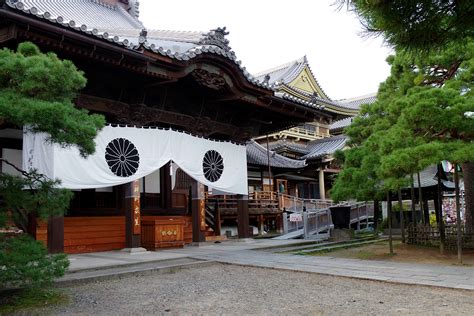 Zazen Meditation and Sutra Copying at Zenkoji’s Daikanjin Temple ...