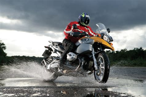 Wet weather motorcycle riding tips | Visordown