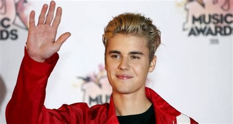 Justin Bieber: Pop star wins his first ever Grammy Award - Canada Journal - News of the World