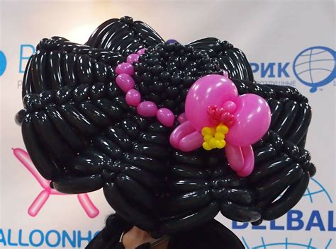 Really nice balloon weaving!! | Balloon dress, Balloon design, Balloons