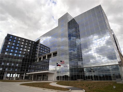 Medical turnaround: Baylor College of Medicine finds a use for its glimmering,empty hospital ...