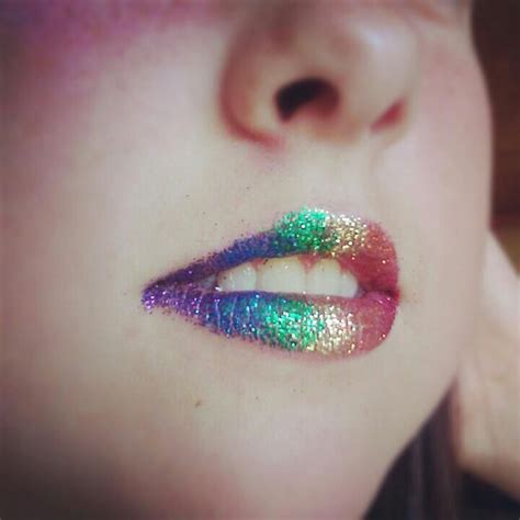 Rainbow glitter lips!