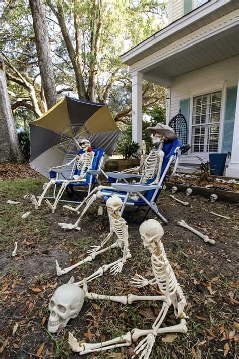 Skeleton Beach Day - a funny Halloween yard display