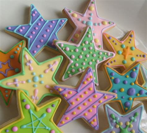 Pictures Of Decorated Star Cookies - How to decorate a Christmas star ...