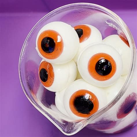 Up your Halloween game with these homemade gummy eyeballs - Good ...