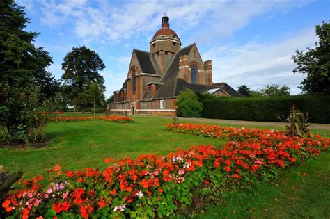 Hampstead Garden Suburb Buildings, London - e-architect