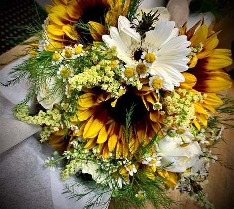 Sunflowers & Daisies Bridal Bouquet - Driscoll's Potting Shed