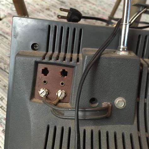 Convert old TV antenna input into modern connection? : TVRepair