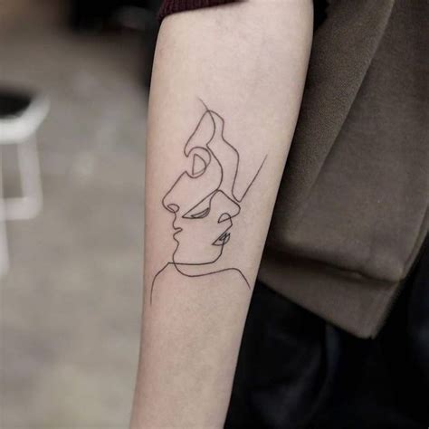 1001+ idées | Tatouage sur l'avant bras – tel une carte de visite | Hipster tattoo, Cool forearm ...