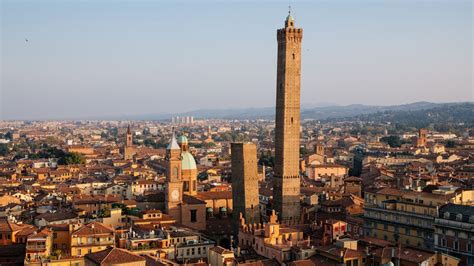 Bologna's 'leaning' tower, the Garisenda, closed off amid subsidence ...