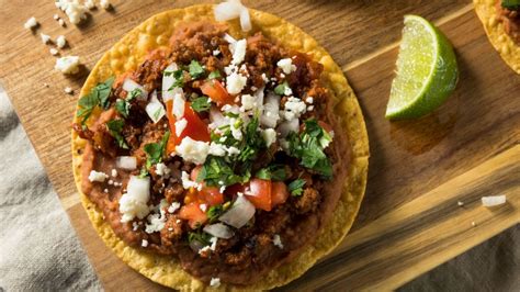 Disfruta de un buen momento al cocinar estas tostadas con carne molida ...