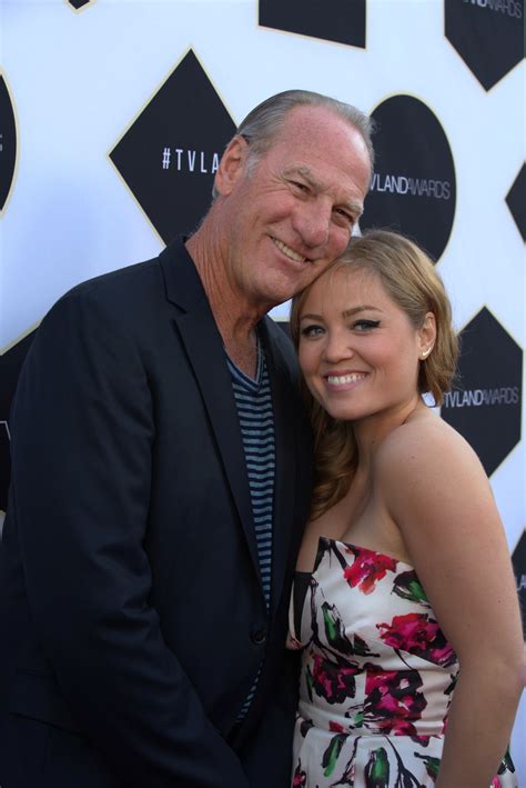 Sweet moment of Craig T. Nelson and Erika Christensen on the red carpet ...