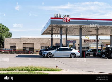 Gas station phillips 66 hi-res stock photography and images - Alamy