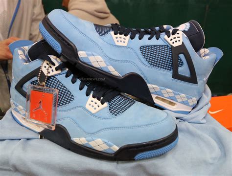 "UNC" Air Jordan IV PE - SneakerNews.com