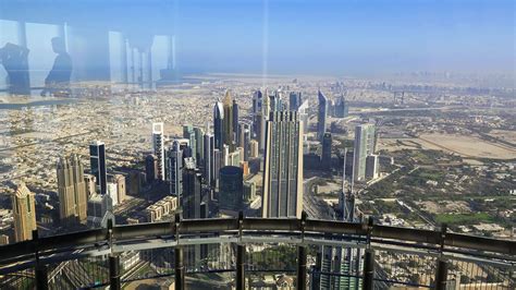 How to Go Up the Burj Khalifa's Observation Deck | Chasing Places Travel Guide