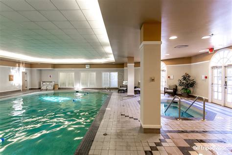 Fairmont Hotel Macdonald Pool: Pictures & Reviews - Tripadvisor