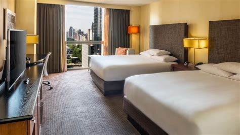 Spacious Hotel Suites in Downtown Chicago | Hyatt Regency Chicago