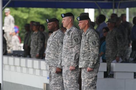 1st Signal Brigade welcomes new CSM at change of responsibility ceremony | Article | The United ...