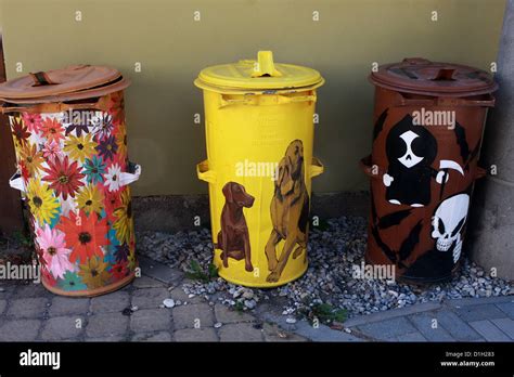 Dustbin Painting – Ujian