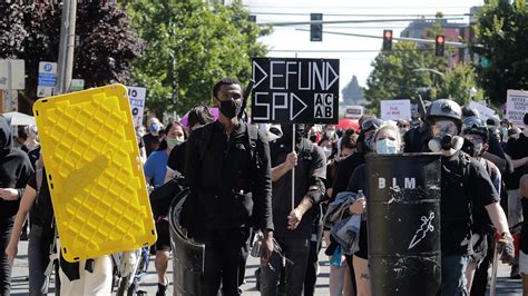 Police declare riot at Seattle protests, make arrests | WFLA