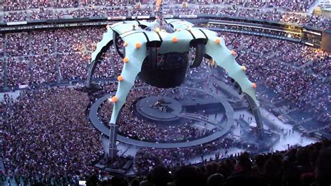 U2 360 - Coming On Stage - Seattle 2011 - YouTube