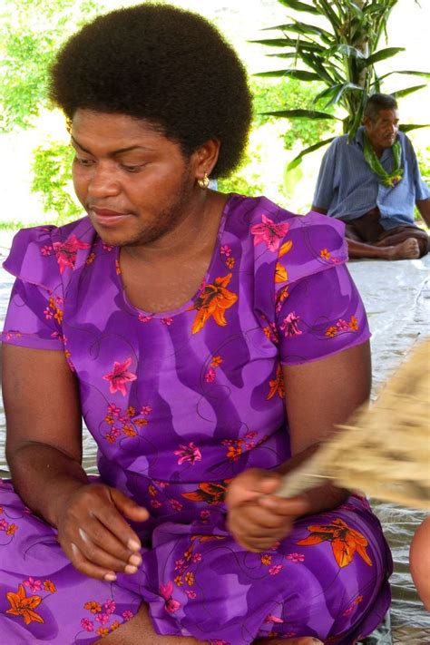 Fiji woman | Fiji women, Fiji, Traditional dresses