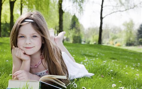 Cute Little Blue Eyes Girl Reading Book HD Wallpaper | Cute Little Babies