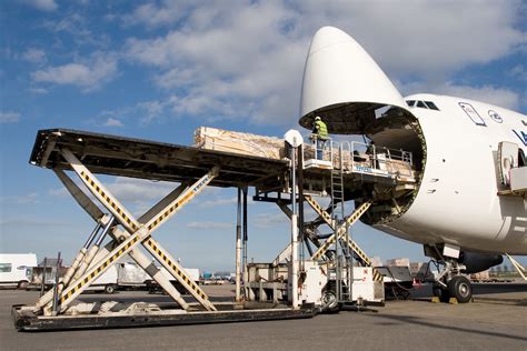 Boeing 747 Nose Loading | My FaceBook Page This very long ca… | Flickr