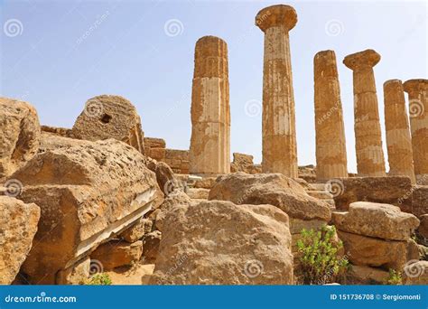 Ruined Temple of Heracles Columns in Famous Ancient Valley of Temples of Agrigento, Sicily ...