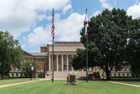 University of Alabama: Move Confederate plaques, study building names