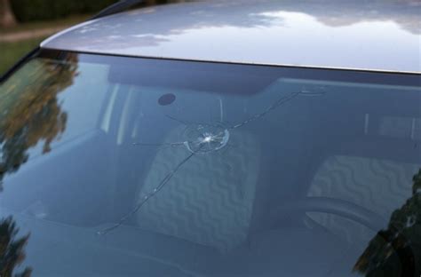 Damaged and cracked windscreens - laws and risks | RAC Drive