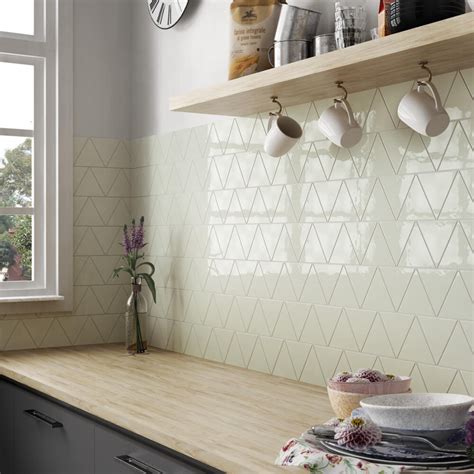 Dreieck Fliesen | Einzigartige Fliesen für besondere Raumwelten | White tile kitchen backsplash ...