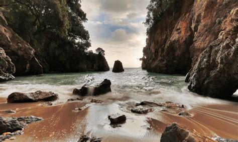 La Spezia Beaches: where locals love to swim -Do in Italy | La spezia, Italy beaches, Beach