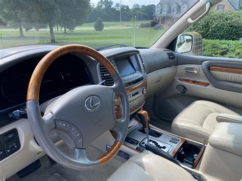 Here's What We Love About The 2004 Lexus LX470