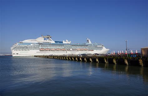 Island Princess - description, photos, position, cruise deals