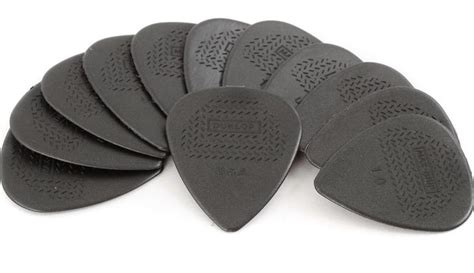 An Essential Guide To Guitar Pick Thickness - National Guitar Academy