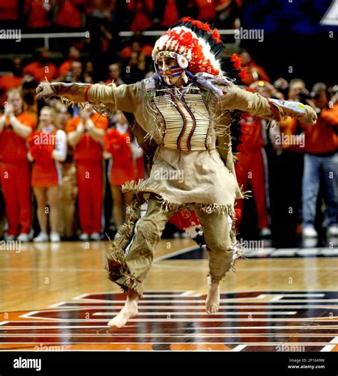 University of Illinois mascot Chief Illiniwek performs his last dance ...