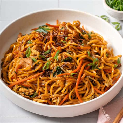 EASY 30-minute Bami Goreng (Indonesian Stir-fried Noodles)