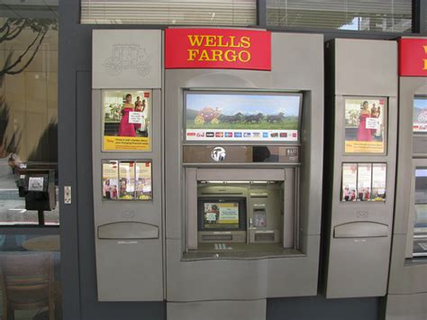 Police Seek Suspect After Robbery With a Gun at Wells Fargo ATM | Gephardt Daily