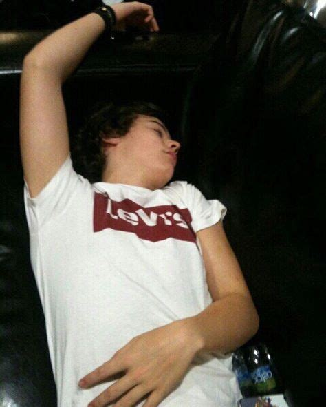 Pin by Amanda on Harry Styles | Harry styles sleeping, One direction ...