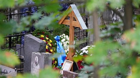 Wagner boss Yevgeny Prigozhin 'buried privately in St Petersburg cemetery' | World News | Sky News