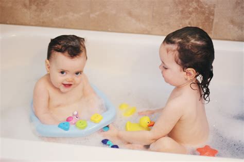 Bath Time Bonding for Siblings - Oh Happy Play