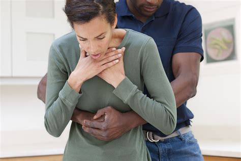 Heimlich Maneuver: Steps, Instructions, When to Use