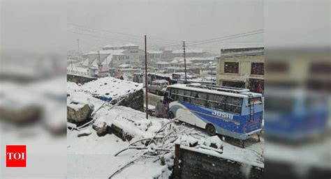 Late snowfall in many parts of Uttarakhand makes it tough for trekkers ...