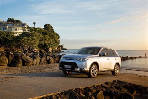 Review: Mitsubishi Outlander Plug-In Hybrid - Driven Car Guide