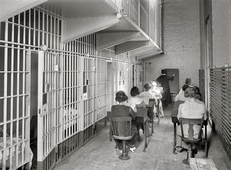 Female prisoners go to school in jail, Washington, D.C., circa 1920. : r/TheWayWeWere