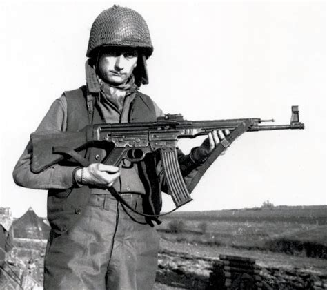 Nazi Secret Weapon: The Krummlauf StG44 - The Armory Life