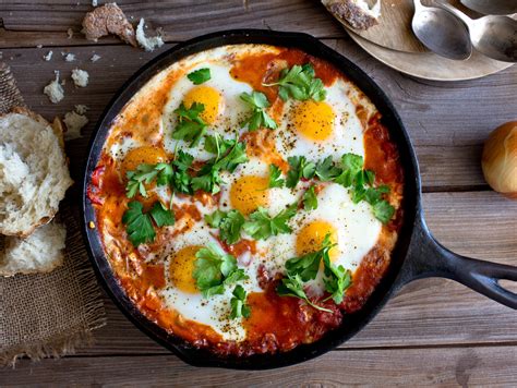 Shakshuka, a Rich Egg Dish That Satisfies - The New York Times