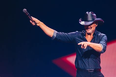 Photos: Country lovin' comes to KeyArena at packed Faith Hill & Tim ...